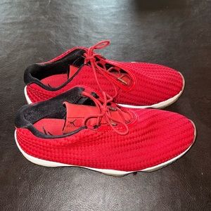 JORDAN FUTURE LOW 'UNIVERSITY RED'